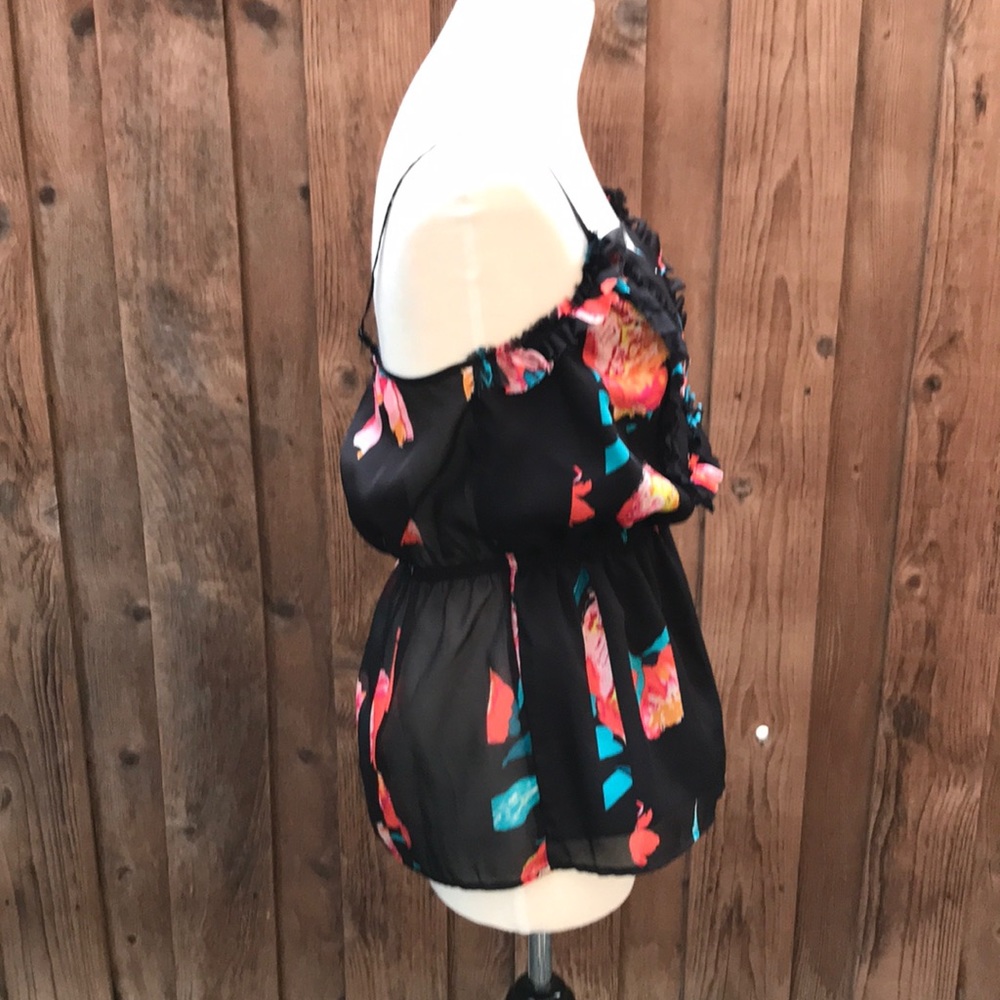 {Gap} Floral Ruffled Top! 💐 - Picture 3 of 8